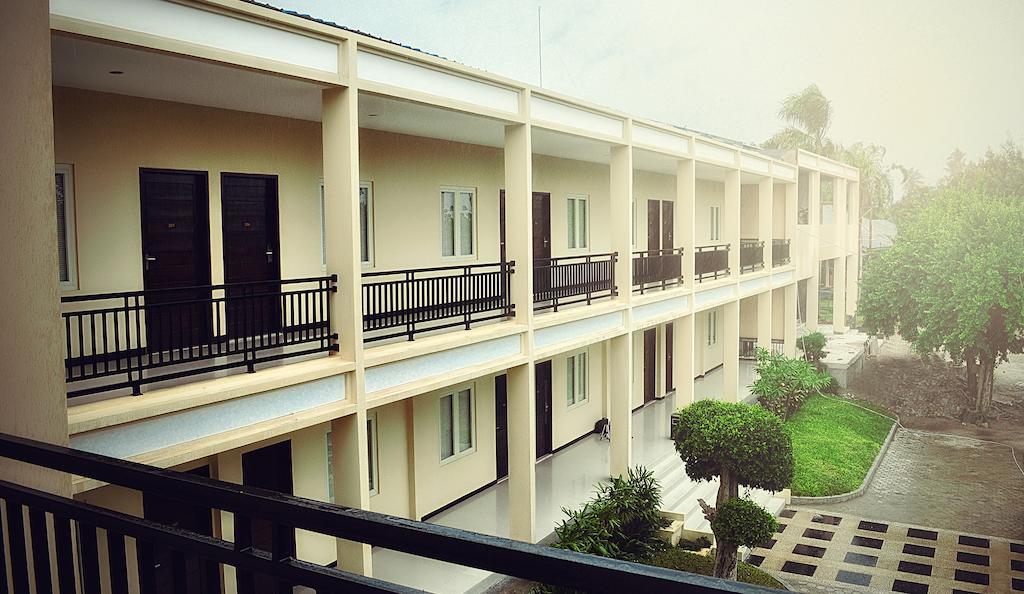 Amazing Beach Resort Palu Exterior photo